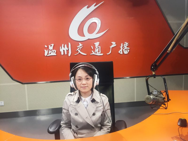 3月21日，感染科蘇菲菲副主任受溫州交通廣播《1039生活館.健康導醫(yī)》的邀請走進直播室，向廣大的聽眾朋友詳細地講述如何有效防控結核病_副本.jpg